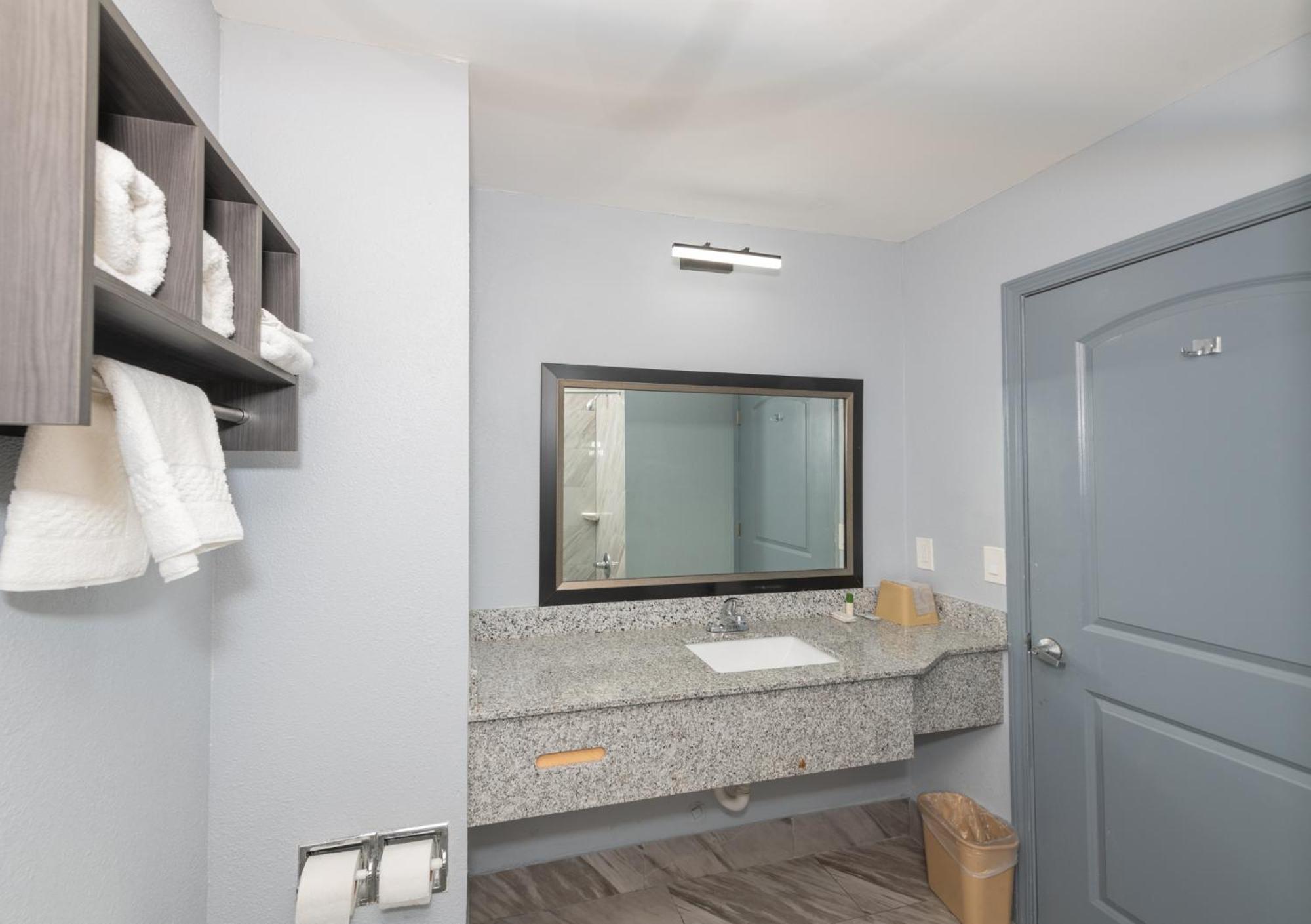 Jamestown Inn & Suites Riverdale Dış mekan fotoğraf