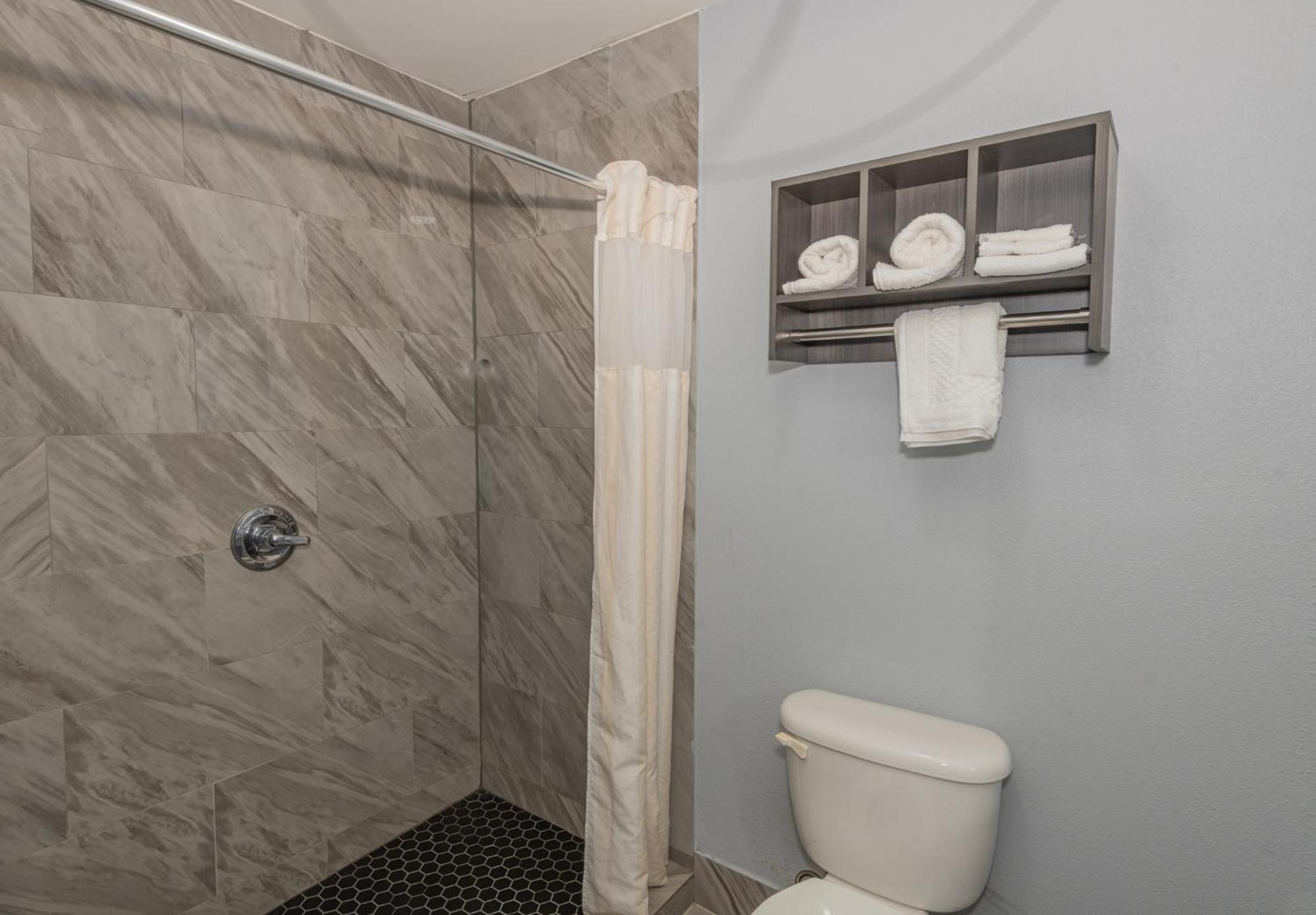 Jamestown Inn & Suites Riverdale Dış mekan fotoğraf