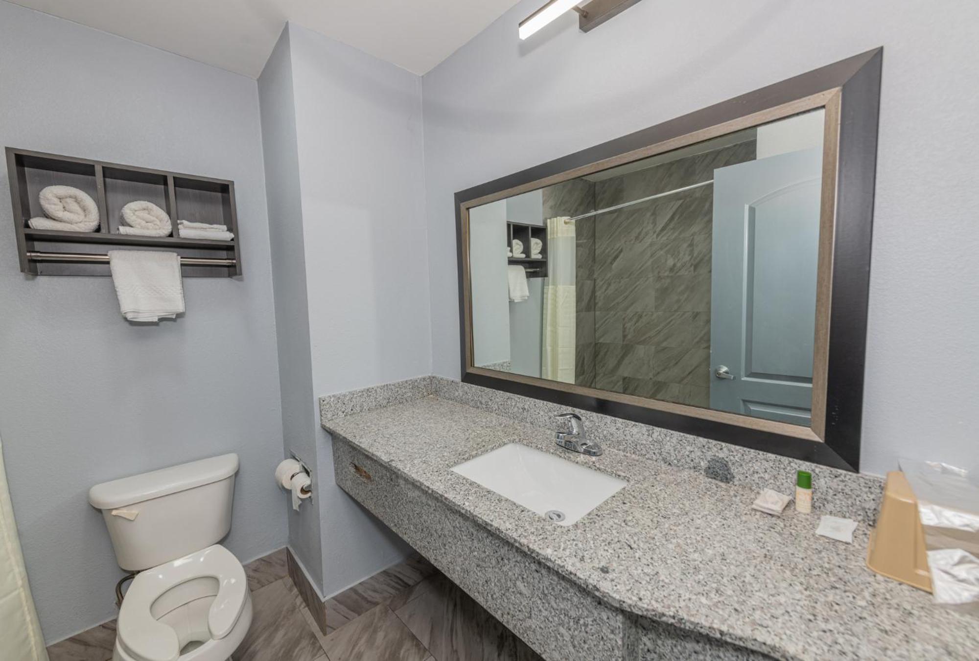 Jamestown Inn & Suites Riverdale Dış mekan fotoğraf